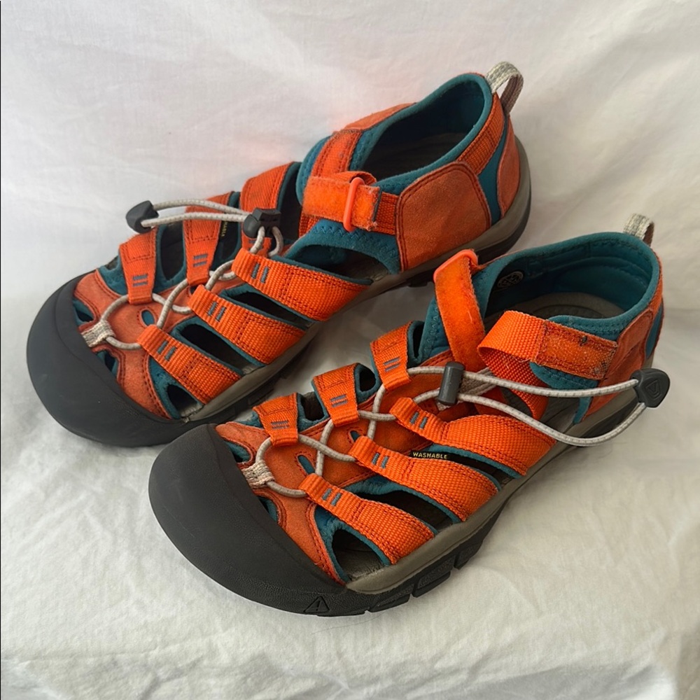 KEEN Men’s Orange Outdoor Hiking Sandals, Sz 7 (39)